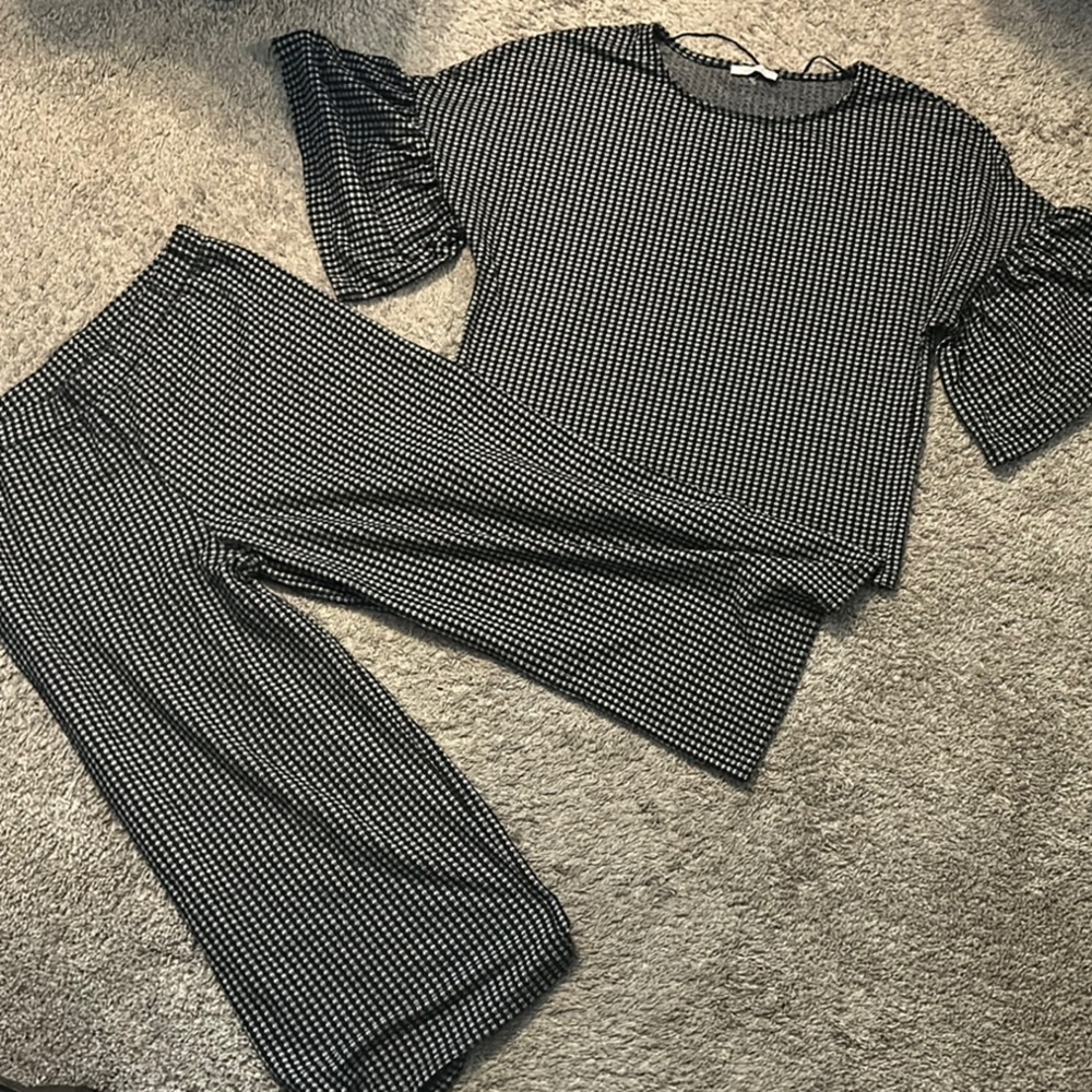 Zara Black and White Jumpsuit Soft Stretchy Fabric